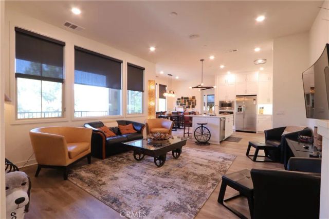 129 Carlow, Irvine, CA 92618