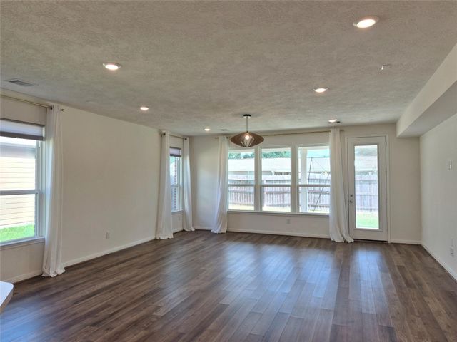 6111 Whitewing Road, Rosenberg, TX 77469