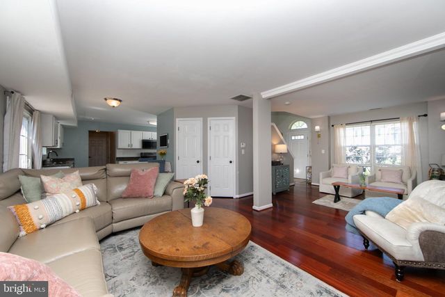 89 WEATHERVANE DR, Mount Royal, NJ 08061