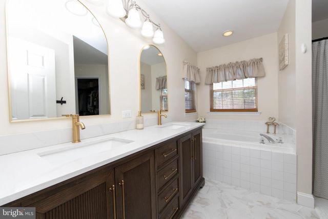 89 WEATHERVANE DR, Mount Royal, NJ 08061