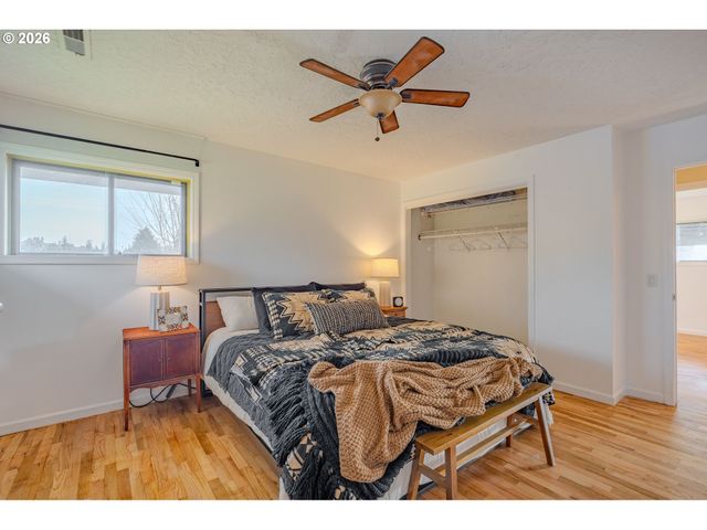 715 Ne 22ND Ave, Camas, WA 98607