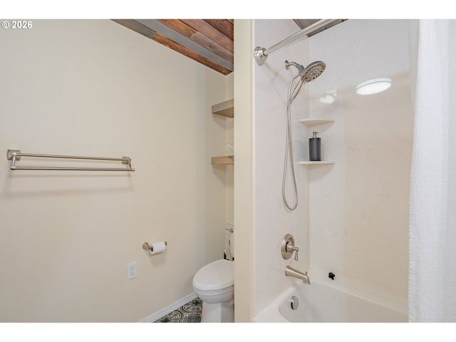 715 Ne 22ND Ave, Camas, WA 98607