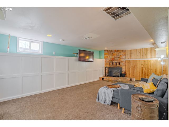 715 Ne 22ND Ave, Camas, WA 98607