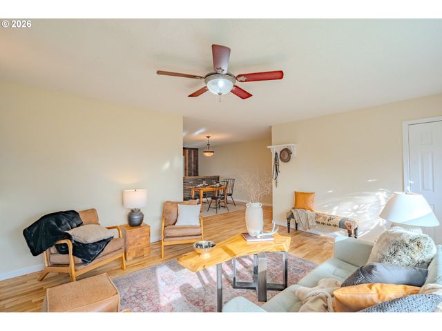 715 Ne 22ND Ave, Camas, WA 98607