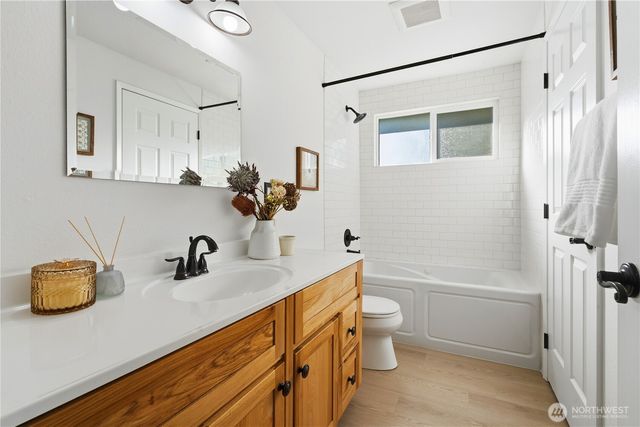 9211 NE 136th Pl, Kirkland, WA 98034