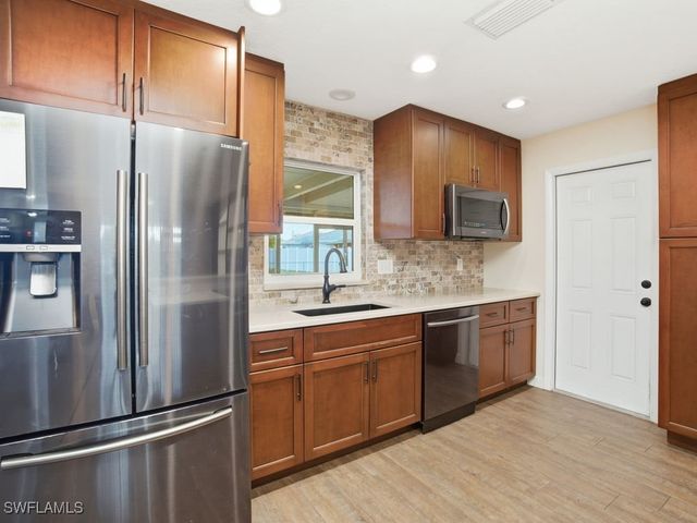 2261 Ivy AVE, Fort Myers, FL 33907