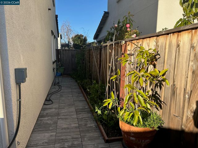 46 Mountainside Way, Hayward, CA 94544