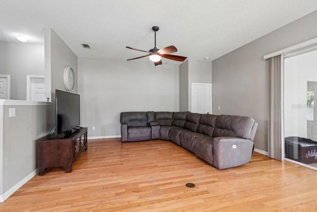 4734 WHISPERING WIND AVENUE, Tampa, FL 33614