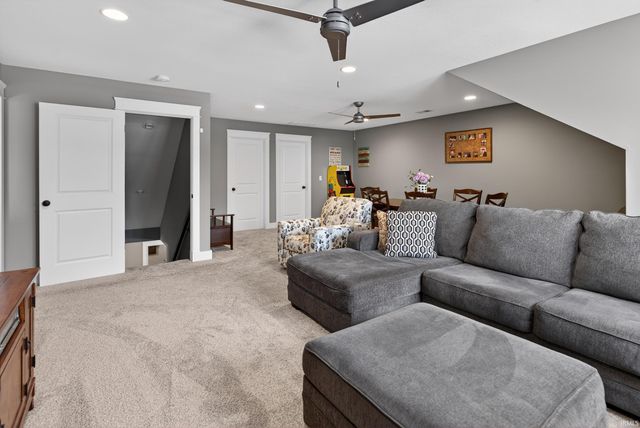 511 Westbriar Circle, Newburgh, IN 47630