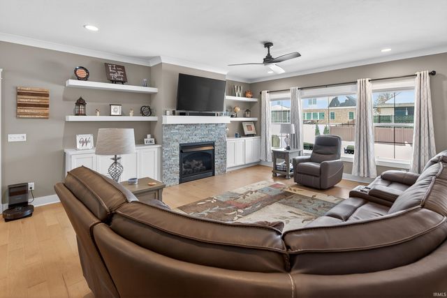 511 Westbriar Circle, Newburgh, IN 47630