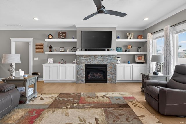 511 Westbriar Circle, Newburgh, IN 47630