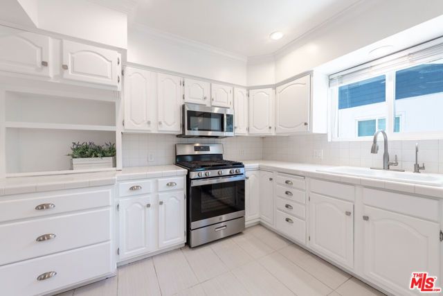 325 W Elm Avenue, Burbank, CA 91506