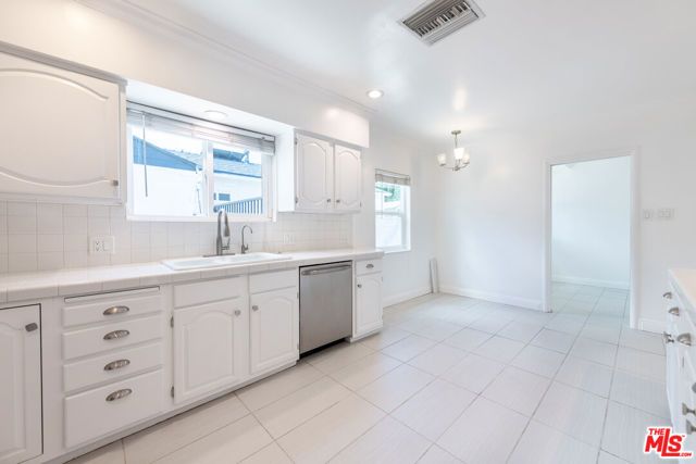 325 W Elm Avenue, Burbank, CA 91506
