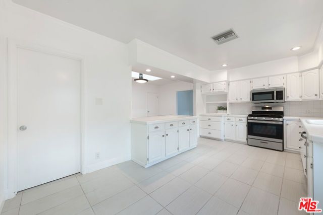 325 W Elm Avenue, Burbank, CA 91506