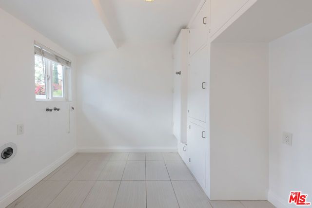 325 W Elm Avenue, Burbank, CA 91506
