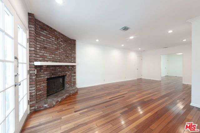 325 W Elm Avenue, Burbank, CA 91506