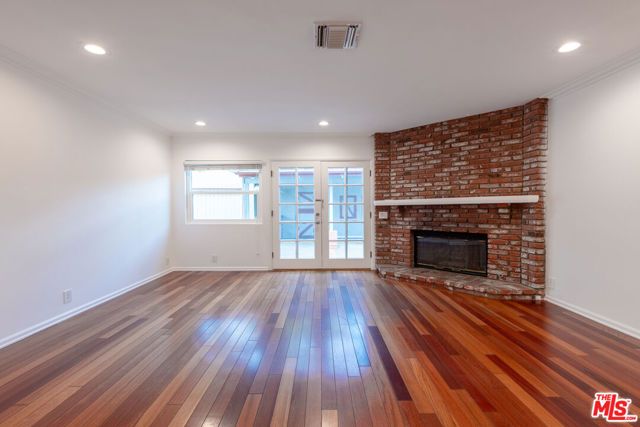 325 W Elm Avenue, Burbank, CA 91506