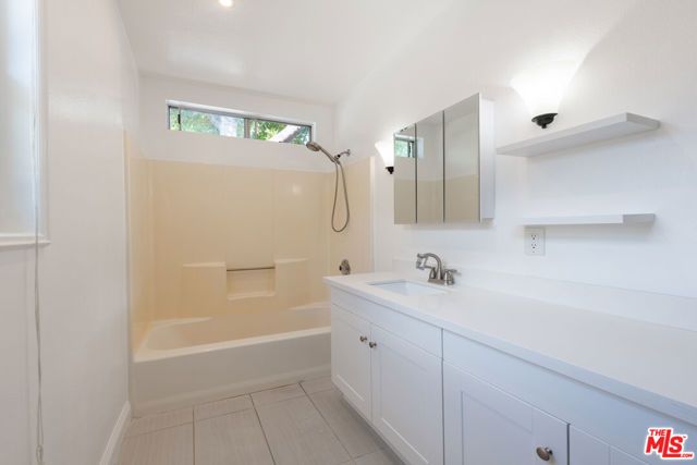 325 W Elm Avenue, Burbank, CA 91506