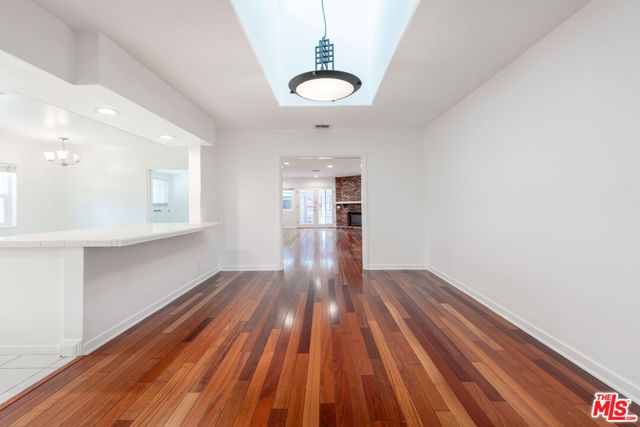 325 W Elm Avenue, Burbank, CA 91506