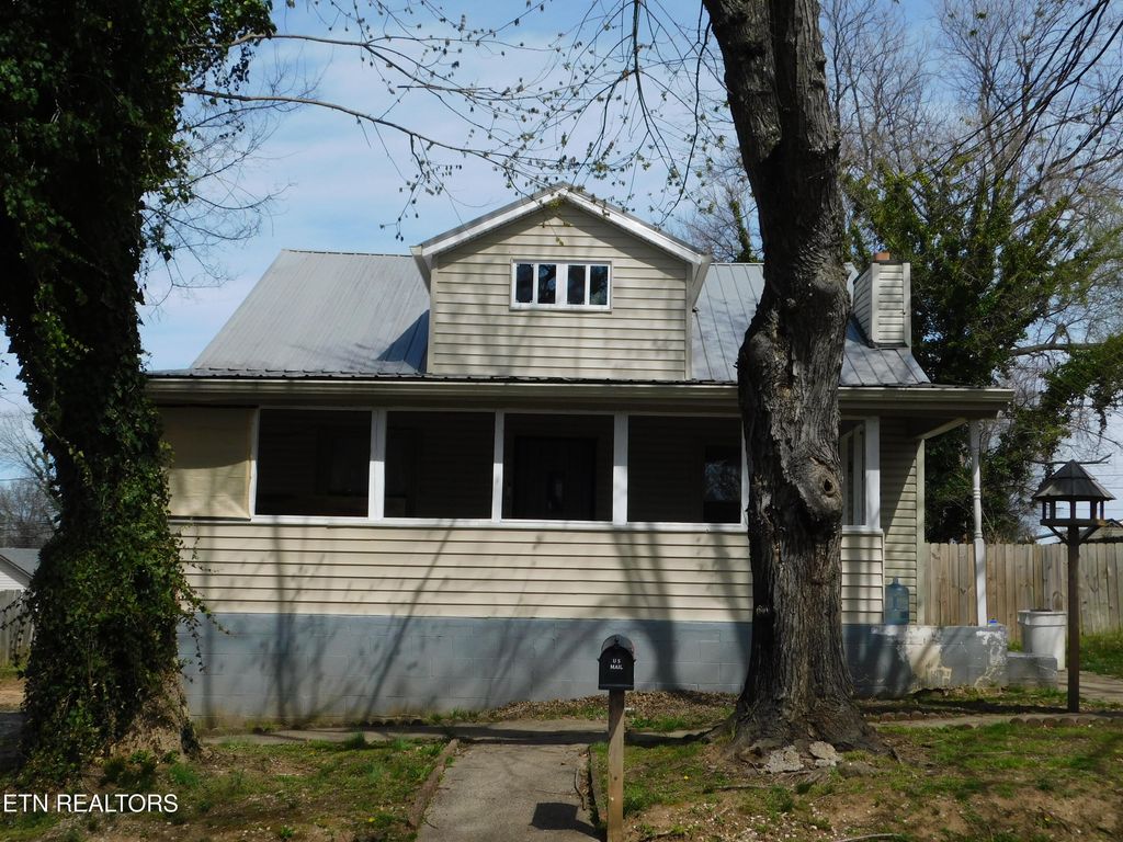 2035 Boyd St, Knoxville, TN 37921