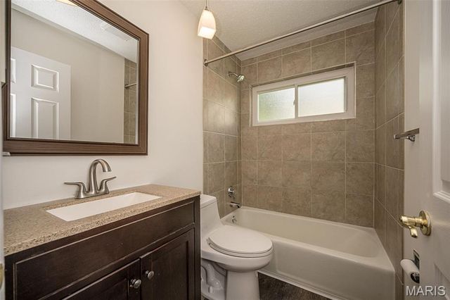 737 Country Heights Court, Manchester, MO 63021