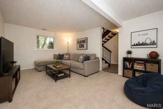 737 Country Heights Court, Manchester, MO 63021