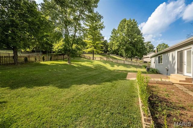 737 Country Heights Court, Manchester, MO 63021