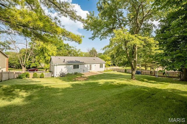 737 Country Heights Court, Manchester, MO 63021