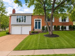 737 Country Heights Court, Manchester, MO 63021