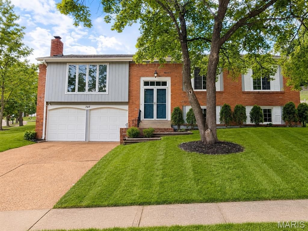 737 Country Heights Court, Manchester, MO 63021