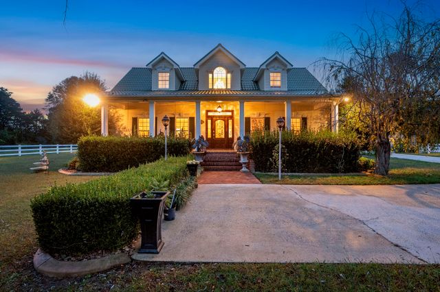 920 Essie Cleek Rd, Tullahoma, TN 37388