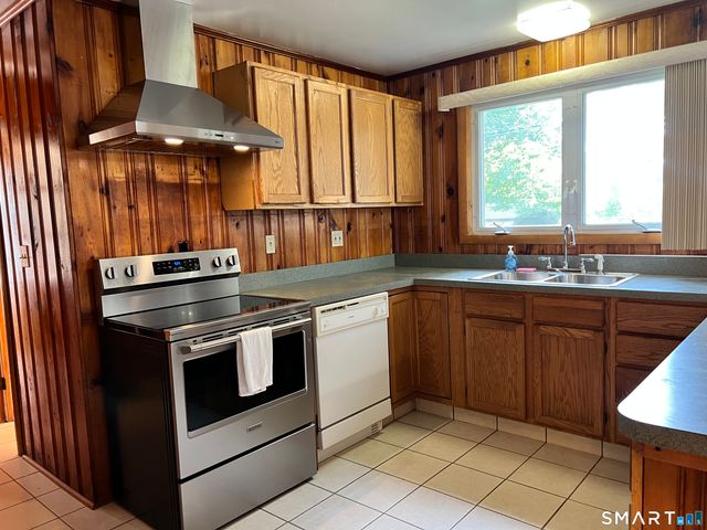 34 Corsino Avenue, Old Lyme, CT 06371