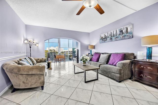 3850 Washington St 409, Hollywood, FL 33021