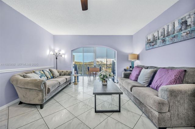 3850 Washington St 409, Hollywood, FL 33021