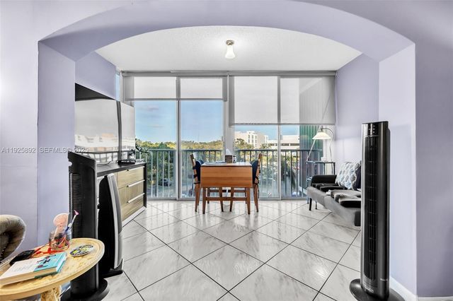 3850 Washington St 409, Hollywood, FL 33021