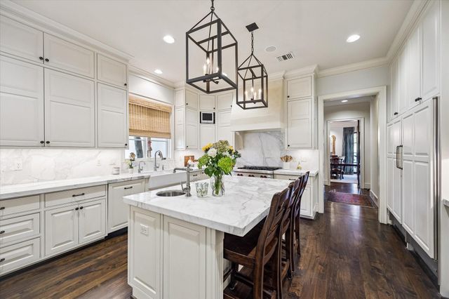 3115 Ella Lee Lane, Houston, TX 77019