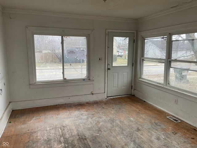 32 N McCullum Street, Knightstown, IN 46148