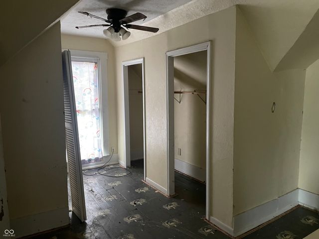 32 N McCullum Street, Knightstown, IN 46148