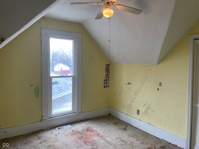 32 N McCullum Street, Knightstown, IN 46148