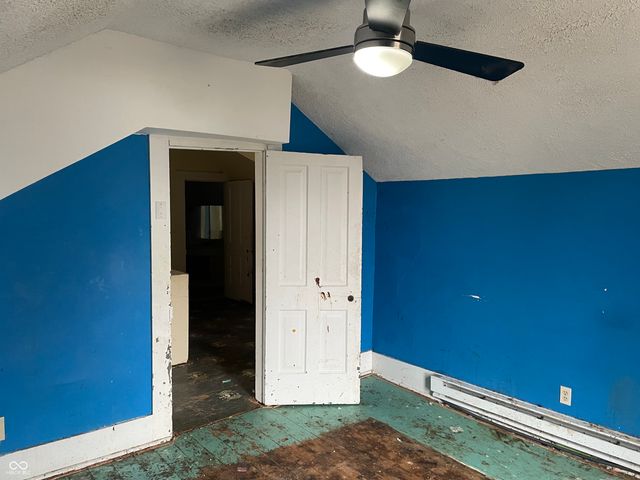 32 N McCullum Street, Knightstown, IN 46148