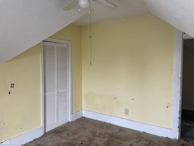 32 N McCullum Street, Knightstown, IN 46148