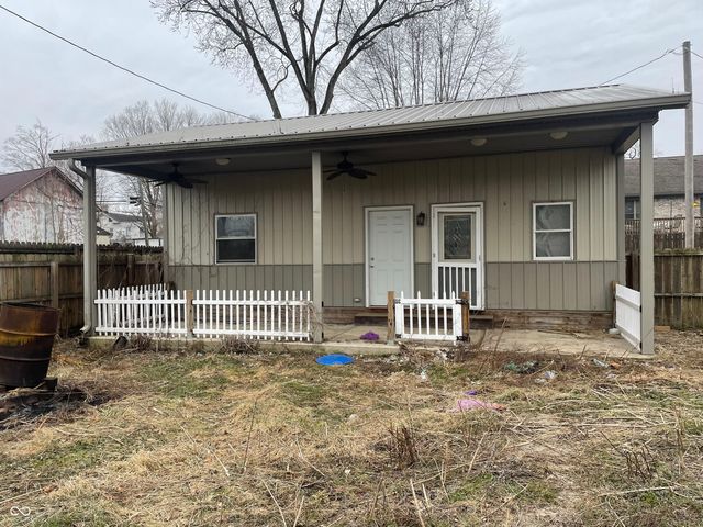 32 N McCullum Street, Knightstown, IN 46148