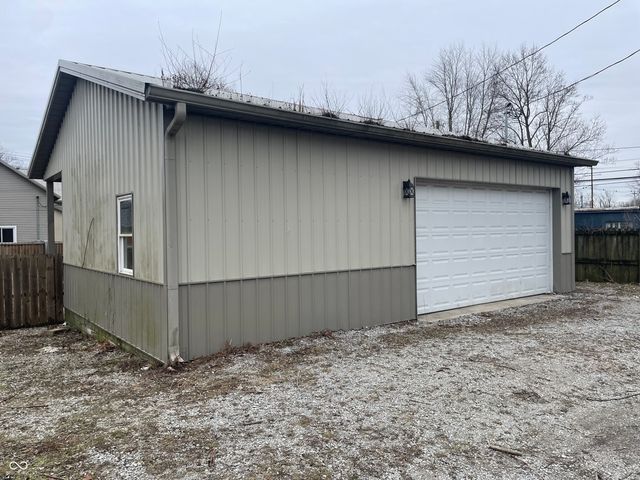 32 N McCullum Street, Knightstown, IN 46148