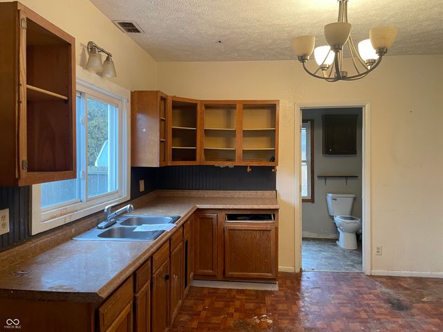 32 N McCullum Street, Knightstown, IN 46148