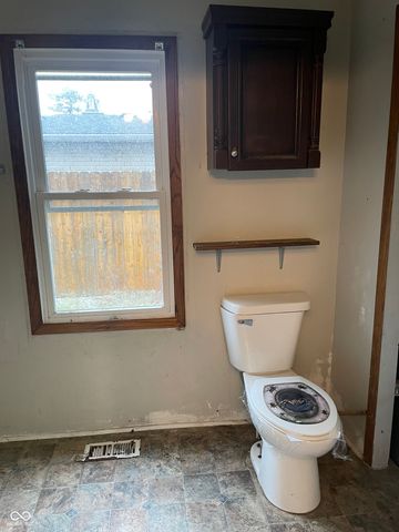 32 N McCullum Street, Knightstown, IN 46148