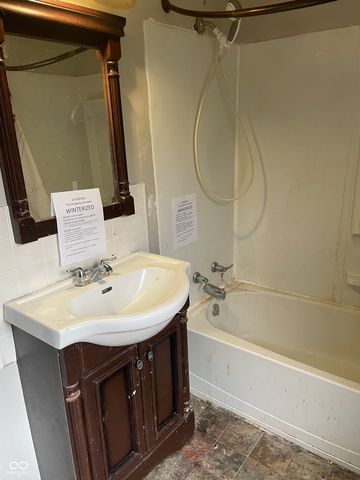 32 N McCullum Street, Knightstown, IN 46148