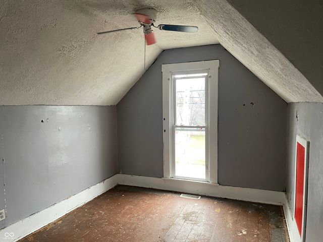 32 N McCullum Street, Knightstown, IN 46148