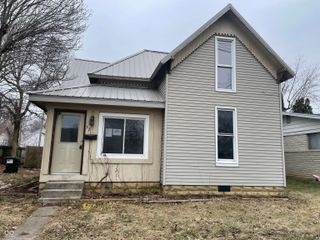 32 N McCullum Street, Knightstown, IN 46148