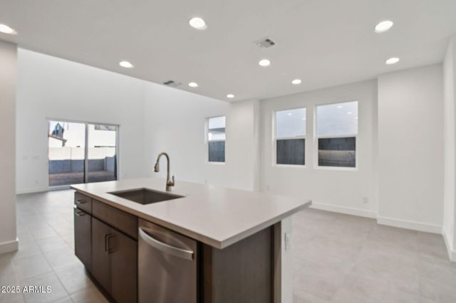 10442 E UPTON Avenue, Mesa, AZ 85212