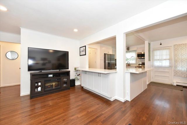 95 Jenkins Avenue, North Babylon, NY 11703
